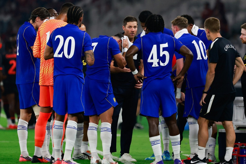 England um helgina - Nýliðarnir mæta Liverpool í kvöld