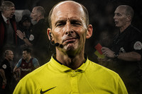 Öll spjót beinast að Mike Dean - Umdeildustu atvikin tekin saman