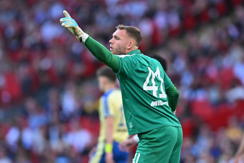 Daniel Peretz er aðalmarkvörður Southampton.