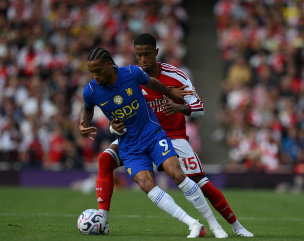 Arsenal’s Ezri Konsa and Chelsea s Joao Pedro battle