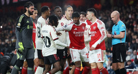 England í dag - Úrvalsdeildarslagir hjá Arsenal og...