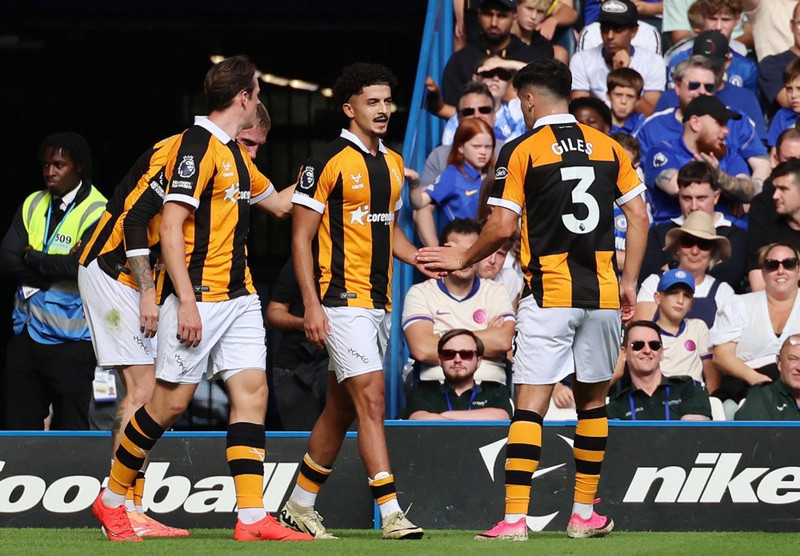 <b>Sóknarmaður: Mohamed Belloumi (Hull City)</b> - Skoraði bæði mörk Hull í 2-2 jafntefli gegn Chelsea. Var flottur í Championship en hefur stigið enn frekar upp í deild þeirra bestu.