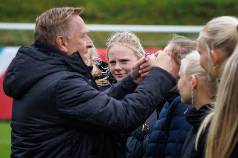 KSÍ kom með bikarinn fyrir FH stelpurnar tveimur dögum seinna