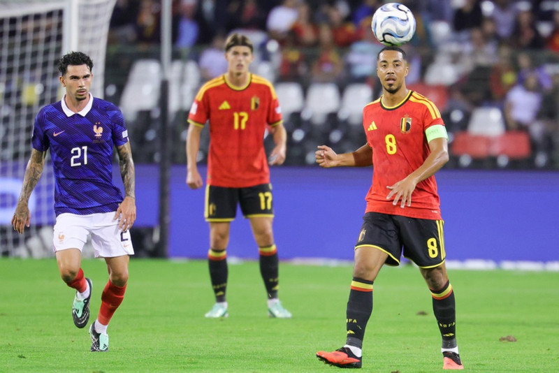 Lucas Da Cunha hélt Youri Tielemans niðri.