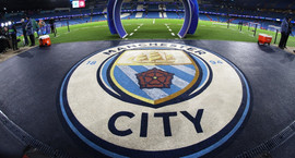 City eigi að fara í D-deildina og missa titlana