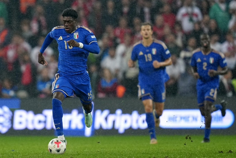 Issa Doumbia kom af bekknum gegn Tyrkjum á dögunum.