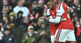 England: Miðverðir Arsenal afgreiddu Everton
