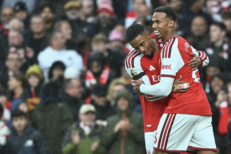 Konsa og Gabriel skoruðu báðir fyrir Arsenal